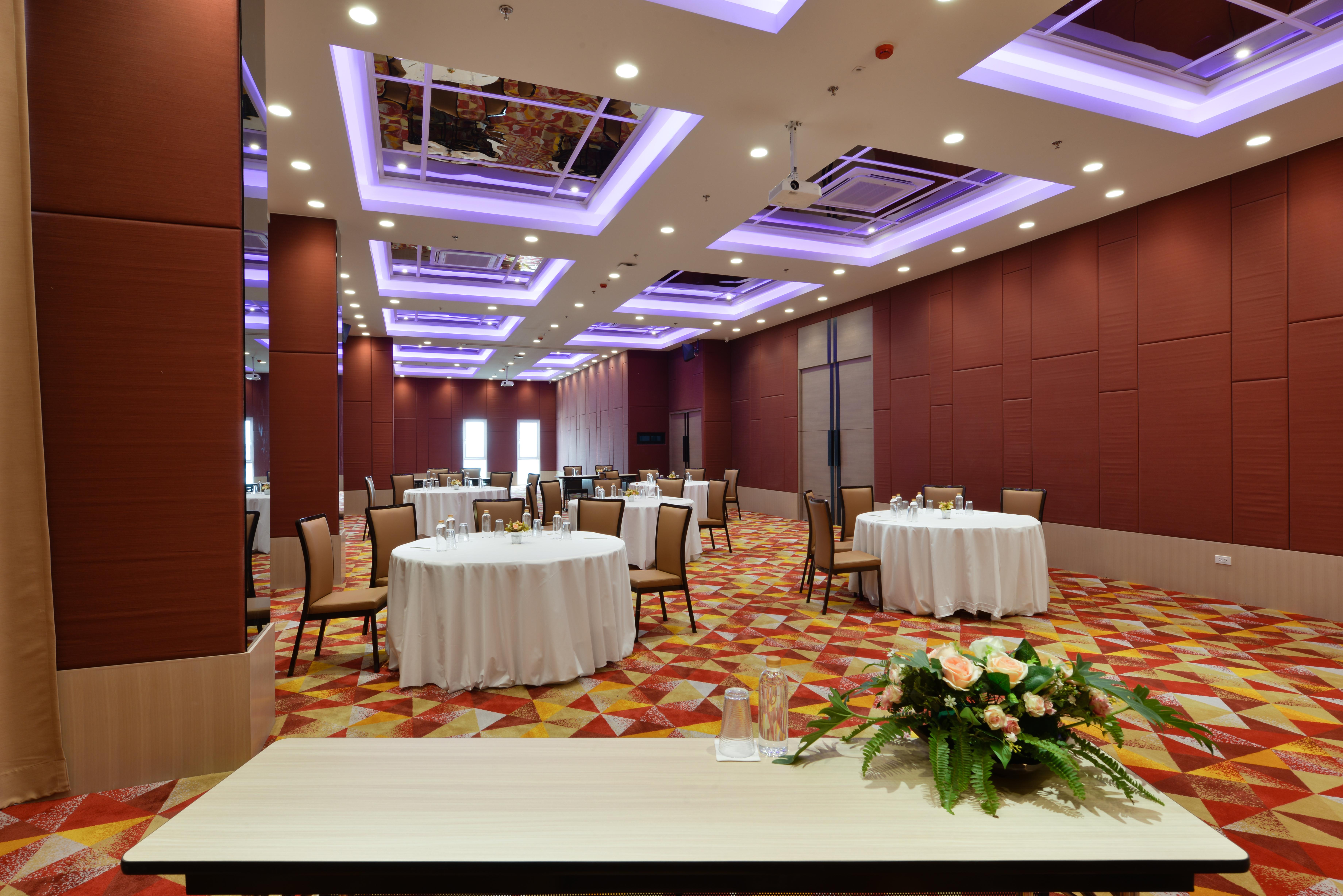 Le D'Tel Bangkok Hotel Екстериор снимка The ballroom