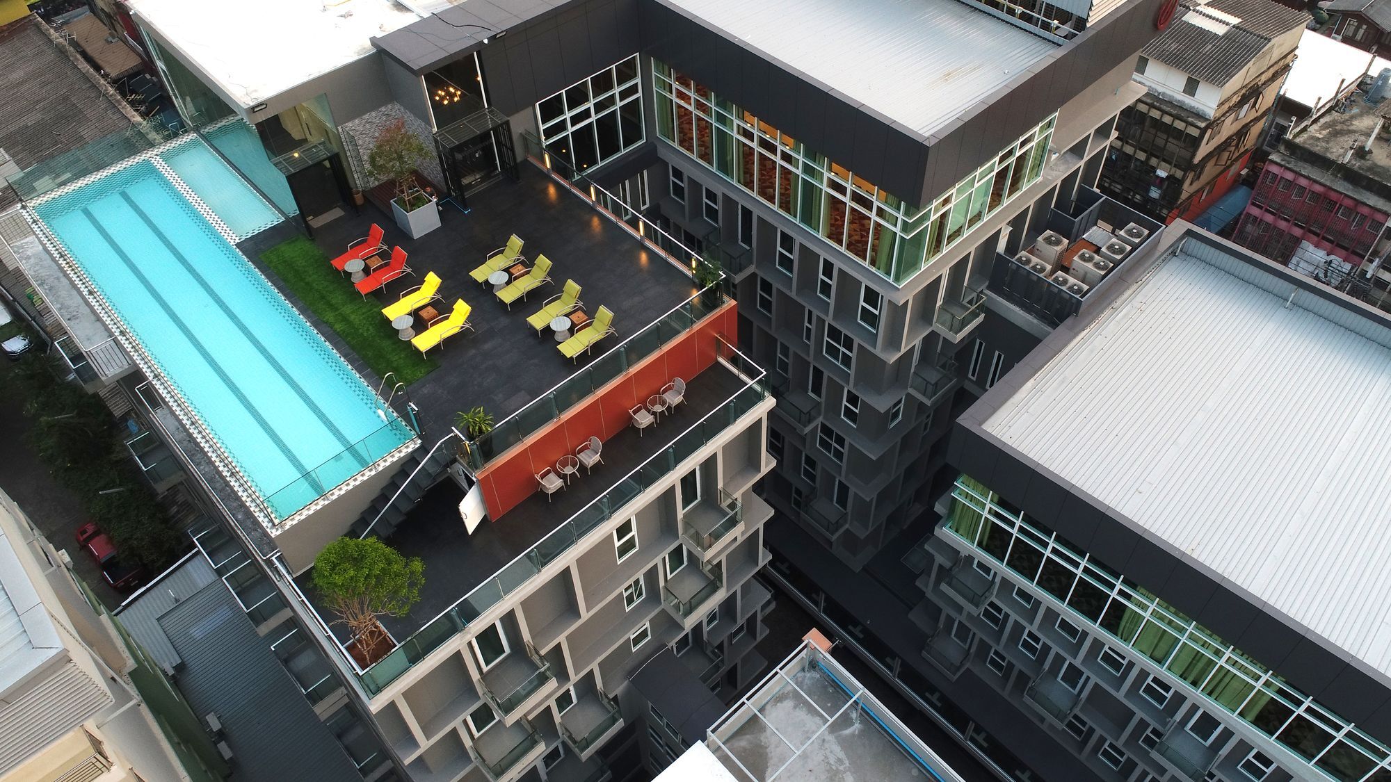 Le D'Tel Bangkok Hotel Екстериор снимка The rooftop of the building