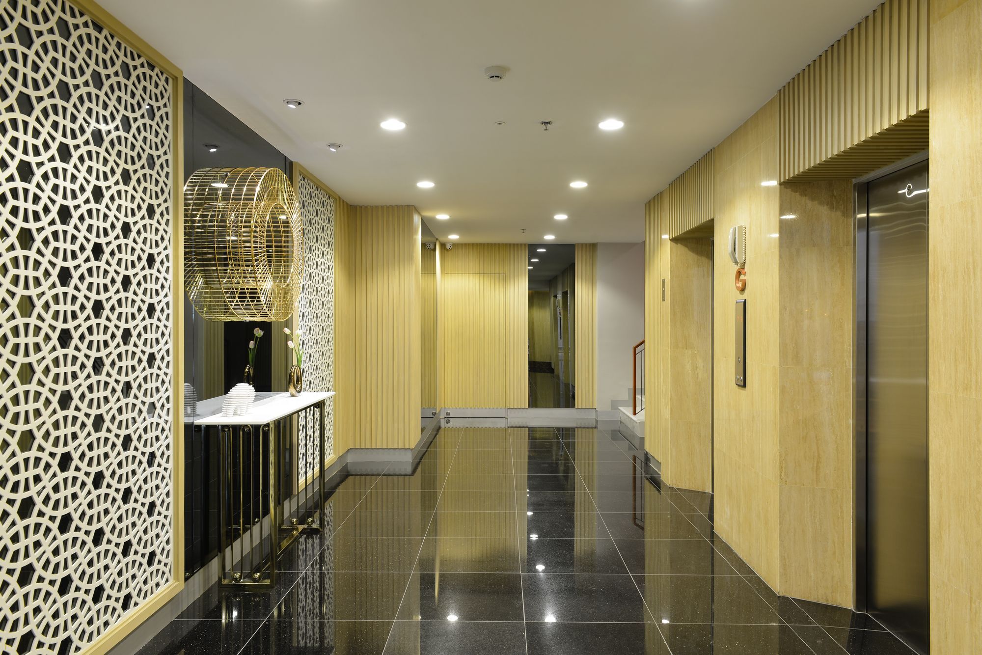Le D'Tel Bangkok Hotel Екстериор снимка The interior of the hotel
